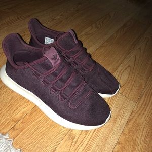 MAROON ADIDAS TUBULAR SIZE 9 women’s / 7 men’s